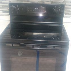 Almost brand new very little use on this unit very clean no dents or scratches electric glass stove top 4burner and oven