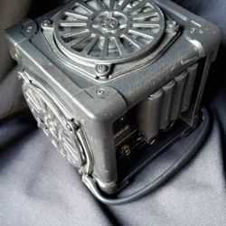 Yamaha AA5 Portable Guitar Amp.