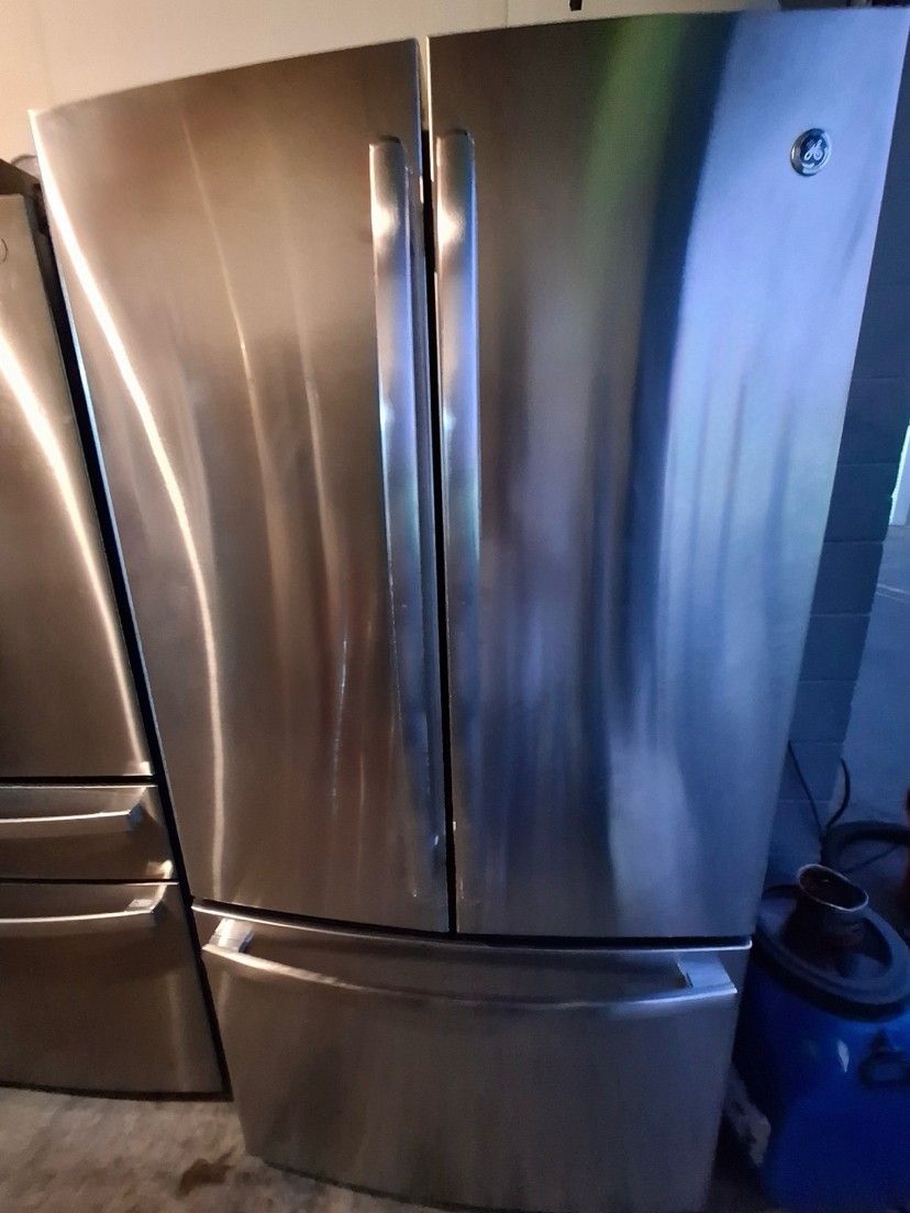 Ge Frechdoor Refrigerator With Ice Maker
