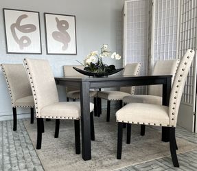 Dining Table & 6 Chairs
