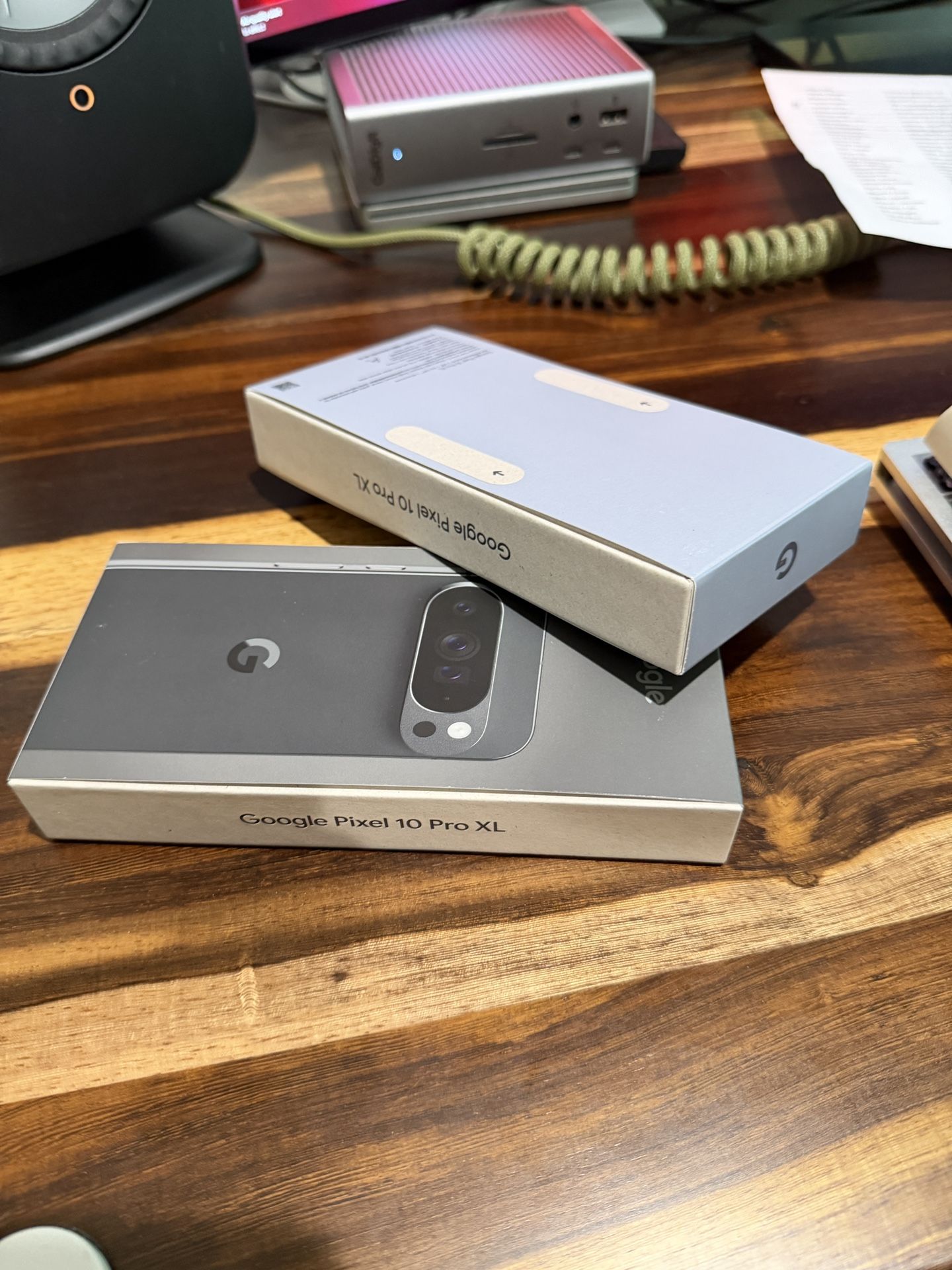 Google Pixel 10 Pro XL Obsidian and Moonstone