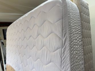 Queen White Quilted Mattress