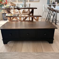 Large Coffee Table – 3 Drawers – Excellent Condition