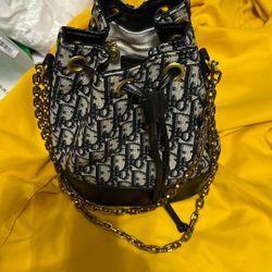 New Bucket Bag 80.00