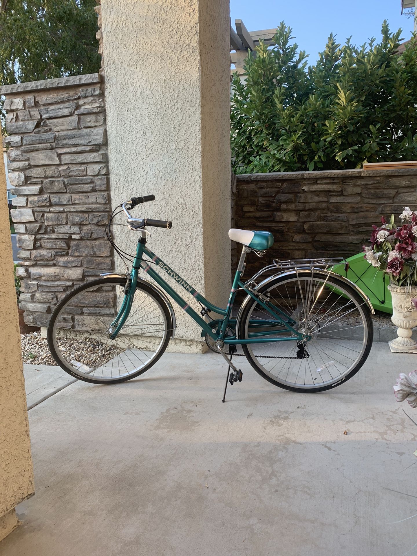 Women’s Schwinn Gateway 700c/28” Hybrid Bike