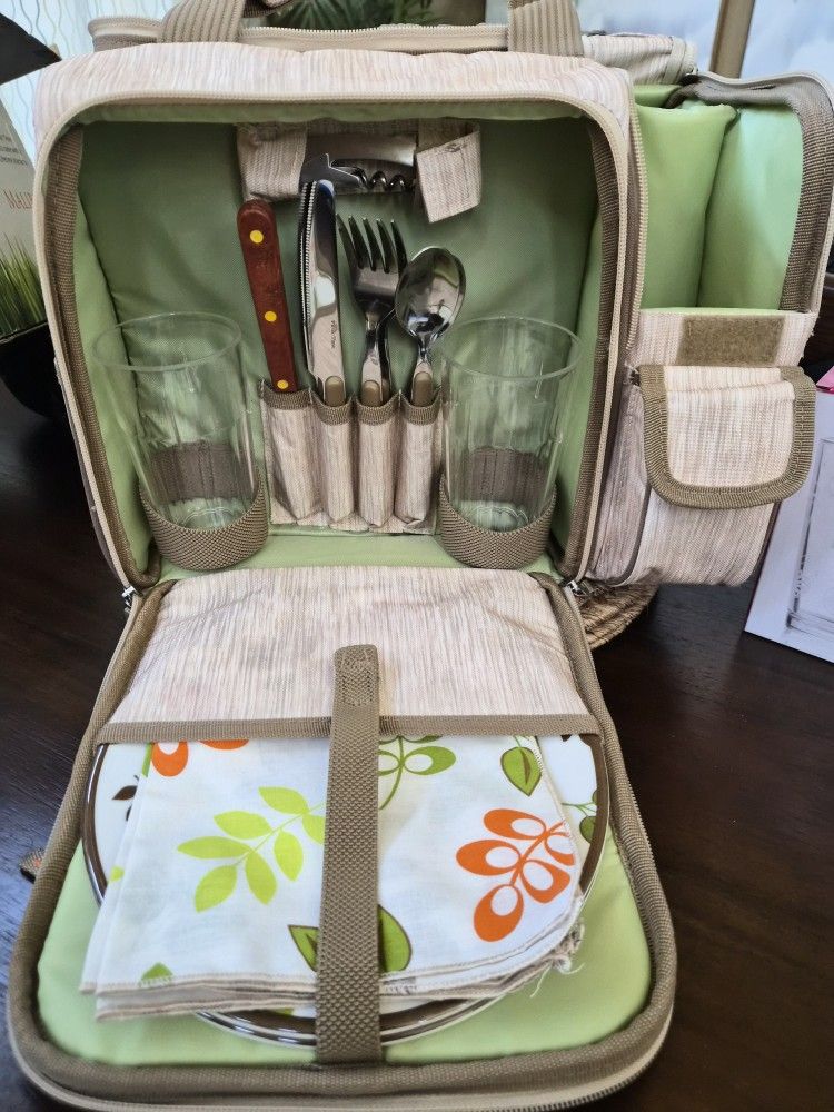 Picnic Time Deluxe Insulated Picnic Pack