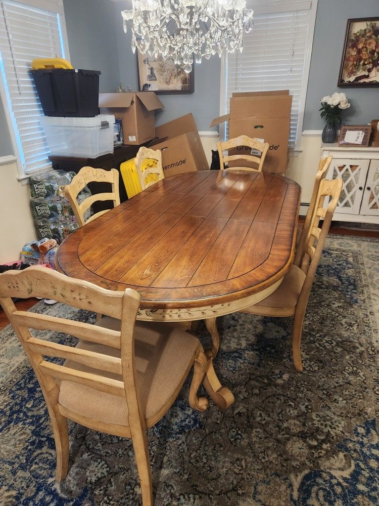 Free!Dining Room Table And Hutch