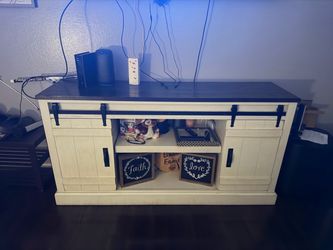 Entertainment center