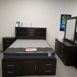 Brown Bredroom Set With Extra Drawers 