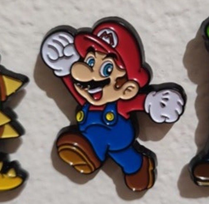 Super Mario Series 1 Princess Mario Pin