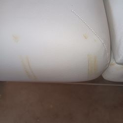 Massage Bed good conditions, used, with little stains 