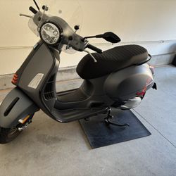 Vespa Super Sport GTS 300