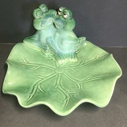 Cute Vintage Ceramic Frogs Kissing on Lillypad Trinket Dish