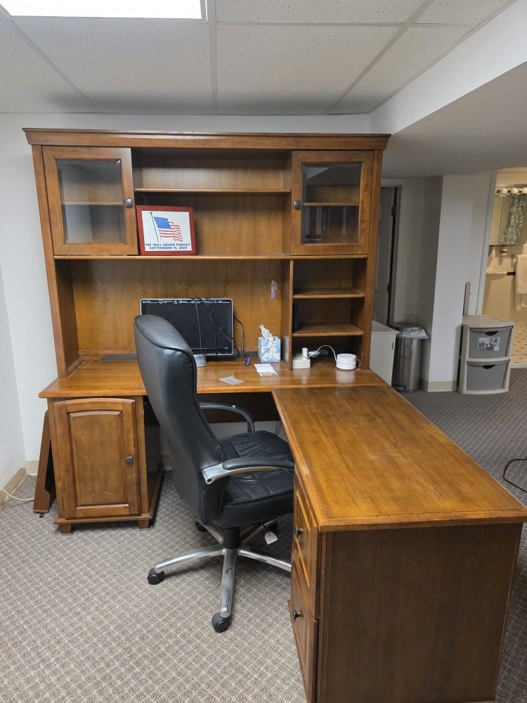 Broyhill Office Desk furniture