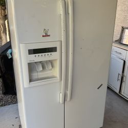 Refrigerator 