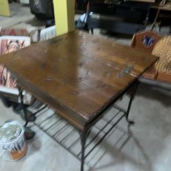 STAGING DECORATING ITEMS TOO MUCH TO LIST  ANTIQUES LAMPS ART PILLOWS