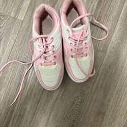 Girl Skating Shoes Size 35