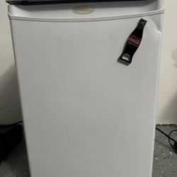 Danby 17.7 in. 2.6 cu.ft. Mini Refrigerator in White without Freezer