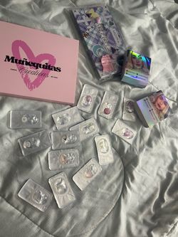 Makeup eyeshadow & contacts