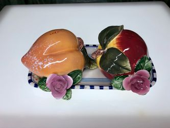 Apple & Peach Salt & Pepper Shaker with Dish