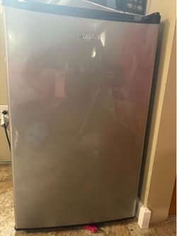 Whirlpool 4.3 cu ft mini refrigerator stainless steel WH43S1e