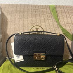  T MONOGRAM PEBBLE  SHOULDER BAG, BLACK