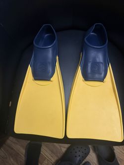 Flippers Small Size 5-7