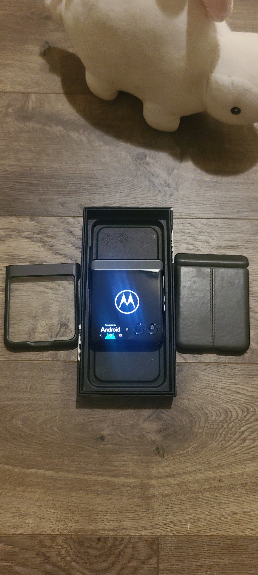 New Unlocked Motorola 2024 Razor Flip Phone