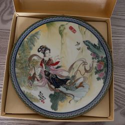 Beautiful Vintage Chinese Wall Plate 