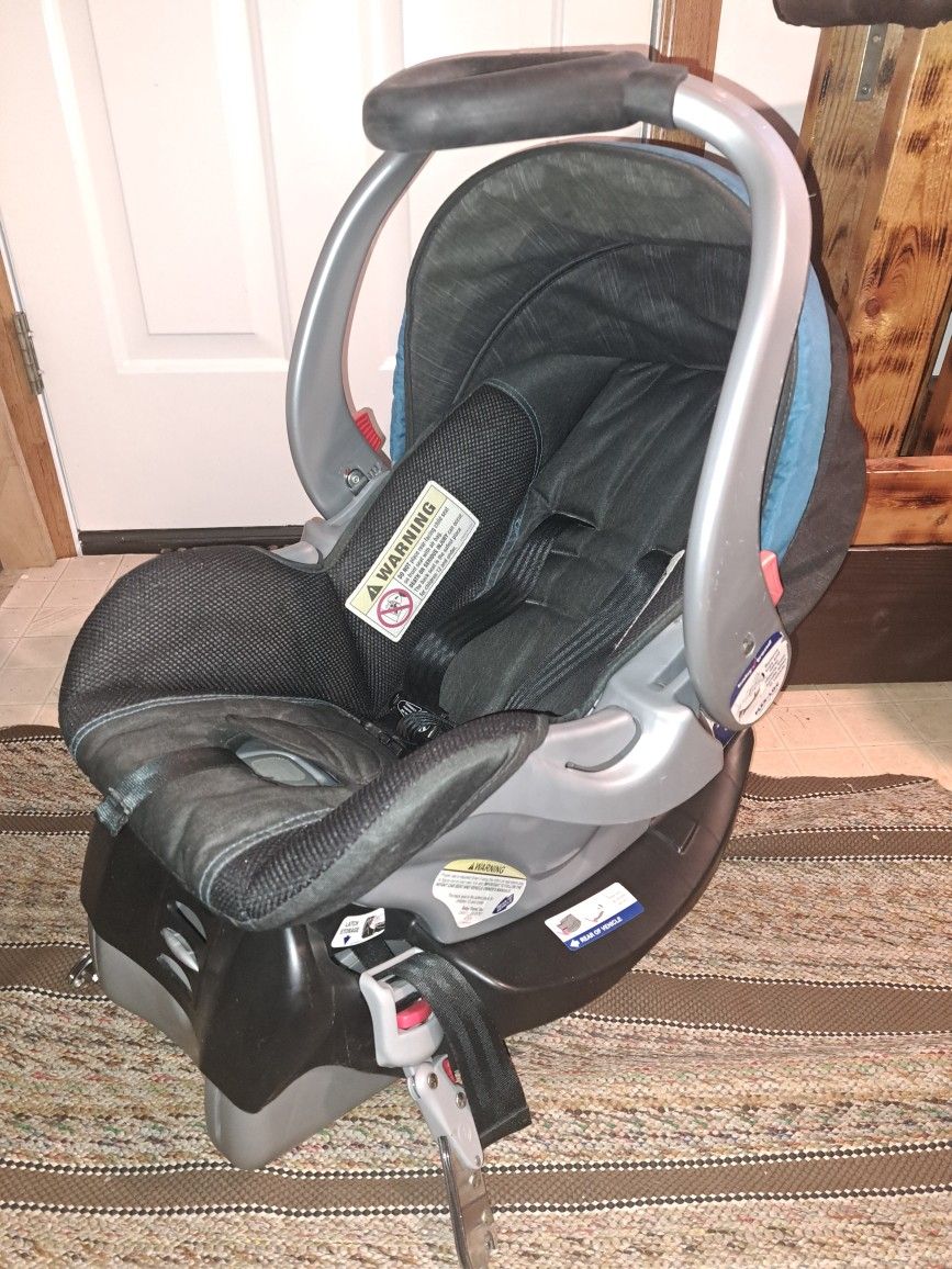 Infant Car Seat w/base! Baby Trend Brand!