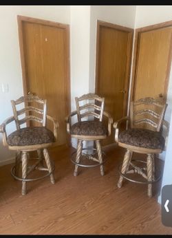 Swivel bar stools