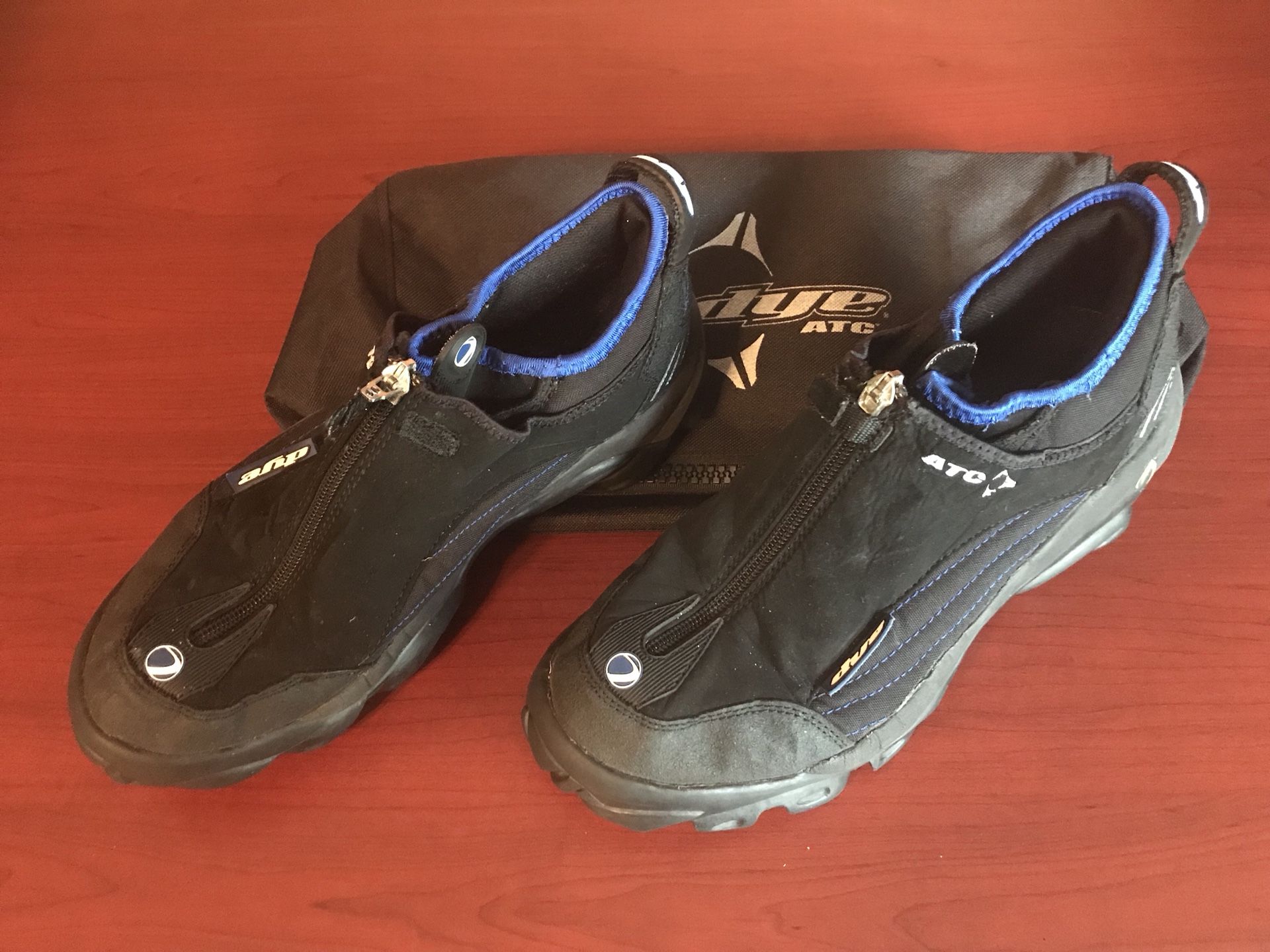 Dye ATC paintball all terrain cleats - size 9.0 men w/ pouch