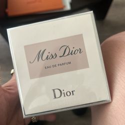 1 Perfume 2 Colognes