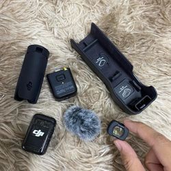 DJI Osmo Pocket 3 Creator Combo - 4K/120fps Video Vlogging Camera