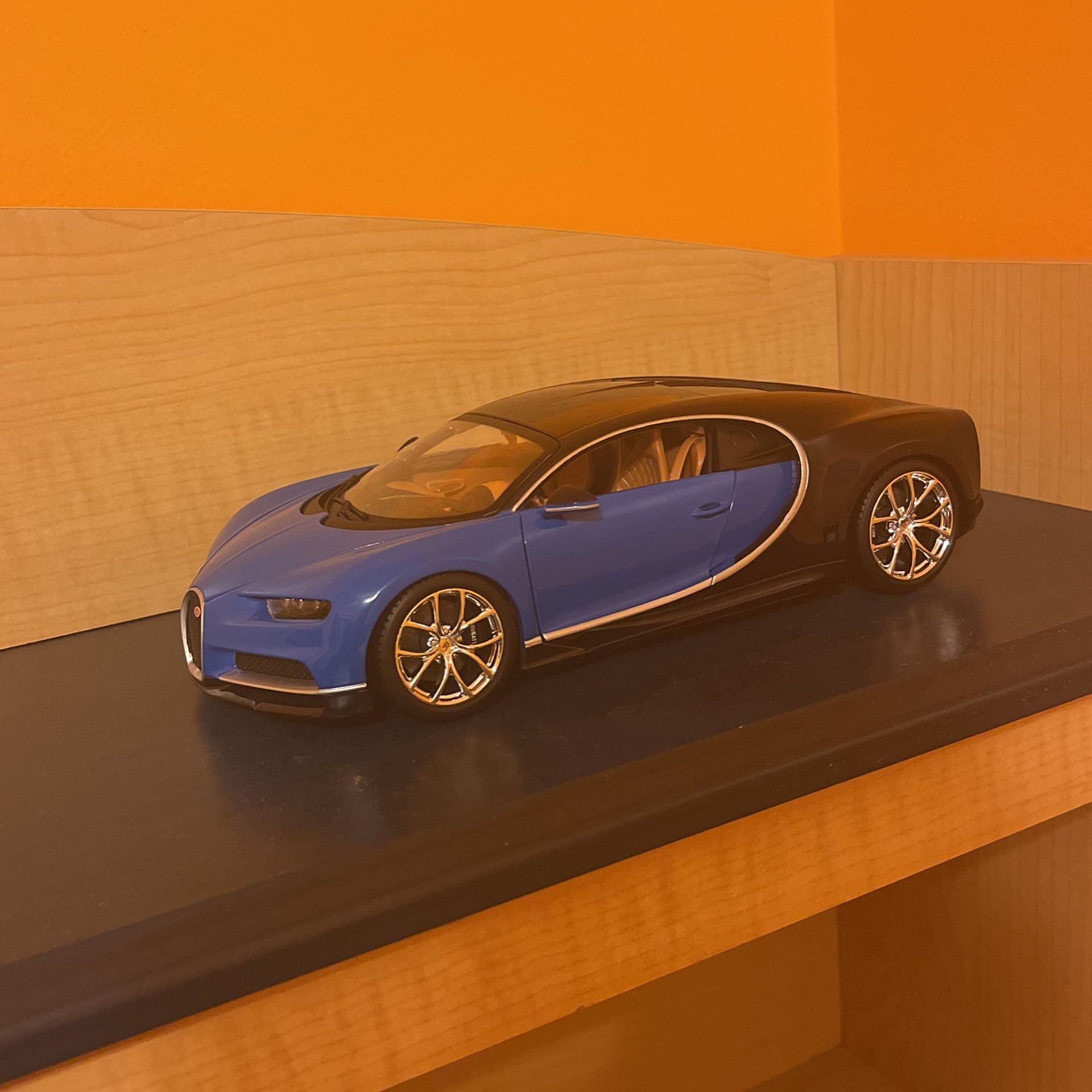 Buggati Chiron  Maisto 1/18