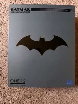 Mezco Toyz Batman ascending knight figure