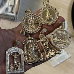 Beautiful Pendant - Best Quality💥💥💥 Must See In Person ‼️