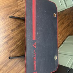 Vitesse Gaming Desk. 