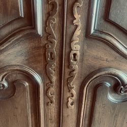 Armoire French provincial