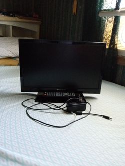 Element 19" Flat Screen TV With Remote 