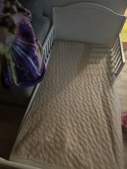 Toddler bed