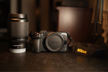 Nikon Z30 Digital Camera Vlog Apsc Black Color W/ Nikkor 55-250 Zoom Lens Like New