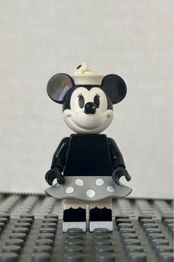 Minnie Mouse Lego Minifigure