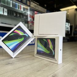 MacBook Pro 13 inch M2 Chip & MacBook Air M2 Chip Available 