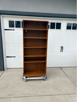 Bookshelf/storage shelf