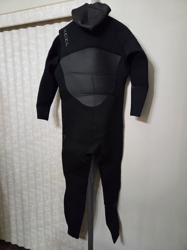 Xcel Infinity 5/4 hooded wetsuit.