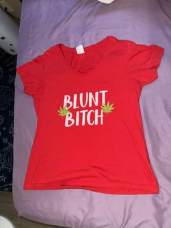 Large women’s vneck shirt