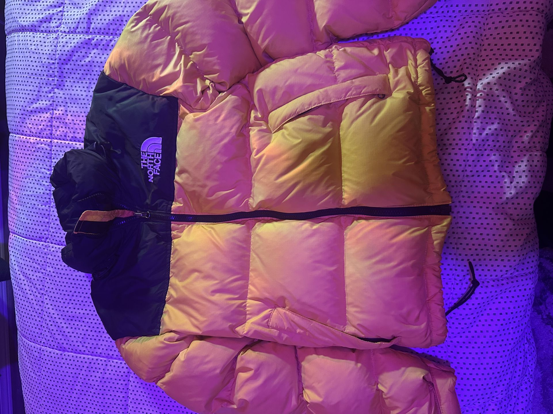 North Face Men's 1996 Retro Nuptse Jacket (Summit Gold/Tnf Black)