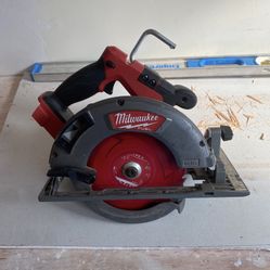 Milwaukee  M18 Circular Saw  Pick Up In Culver City 