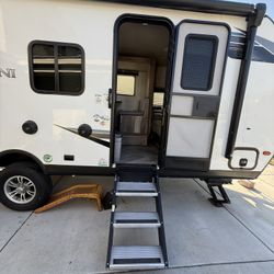 PALOMINI Trailer